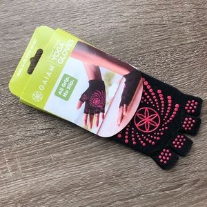 GAIAM yoga gloves